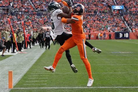 Watch: DeVonta Smith makes a leaping touchdown catch to extend the Eagles’ lead vs. Broncos