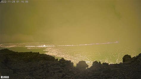 Mauna Loa Webcam: Watch World's Biggest Volcano Erupt on Livestream - Newsweek