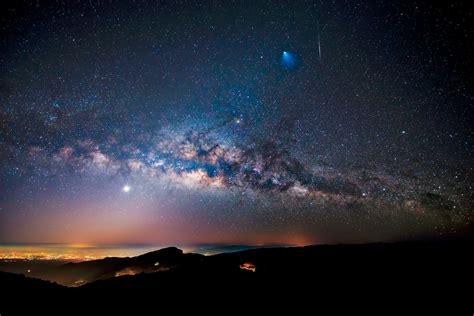 Noční panorama: Raketa, meteor and Mléčná dráha nad Thajskem | Tajemství vesmíru