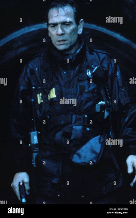 Tommy lee jones the fugitive hi-res stock photography and images - Alamy