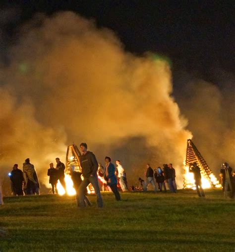 Dancing 'Cross the Country: Christmas Eve Bonfires: Lutcher/Gramercy, Louisiana