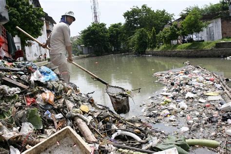 Sampah Menumpuk Sejak 30 Tahun Lalu