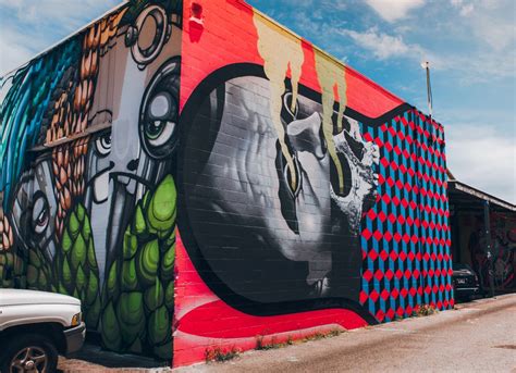 A Guide to Kakaako // Mural Hunting in Honolulu's Coolest Neighborhood