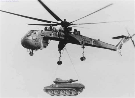 US Army heavy lift helicopter (CH-54) lifting a tank durin… | Flickr