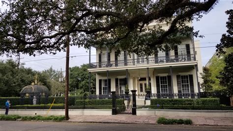 Best Time of Year to Take a Garden District Walking Tour - Unique NOLA ...