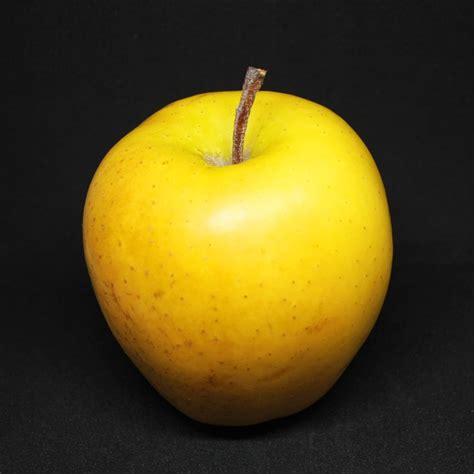 Golden Delicious Apple | H. Richardson Farms Ltd.