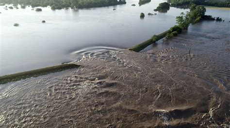 Record floods breach Arkansas levee, overtop 2 in Missouri