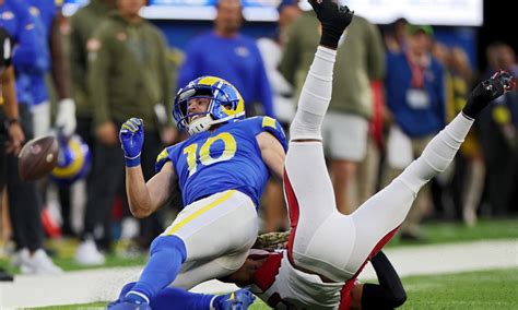 Cooper Kupp goes down with right leg injury vs. Cardinals