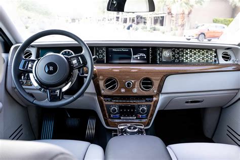 Compartilhar imagens 187+ images rolls royce phantom interior - br.thptnvk.edu.vn