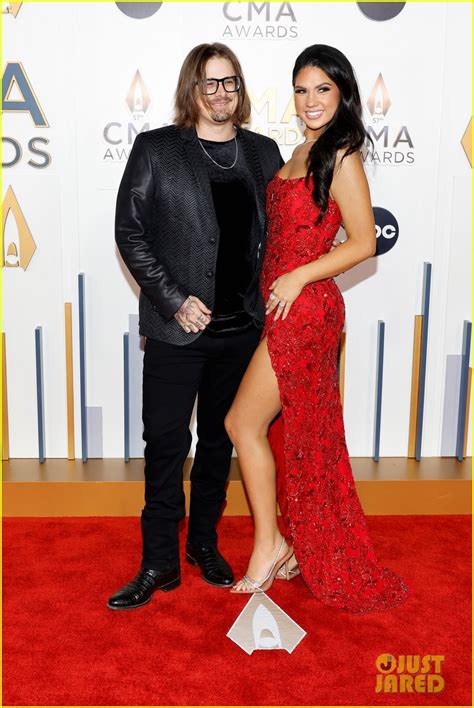 Photo: post malone joins morgan wallen on cma awards red carpet ahead ...