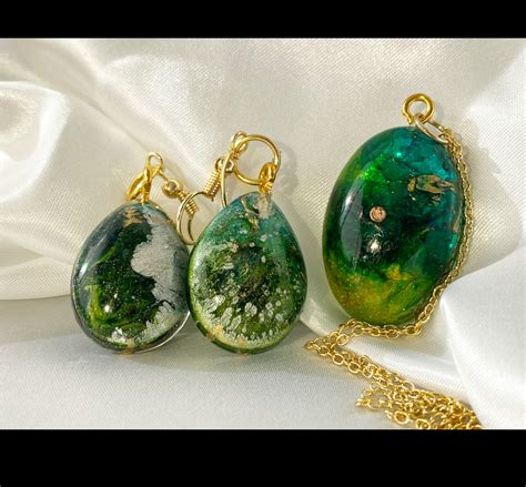 GoldGreen Jade Reversible Pendant and Earring Set. – Valeries Gallery