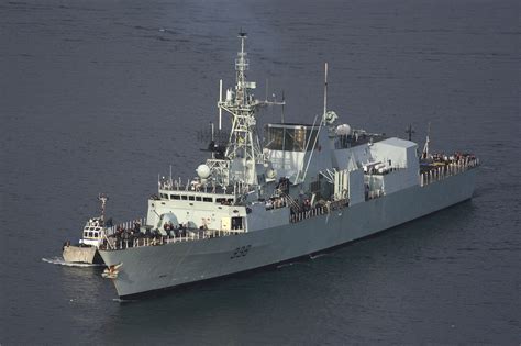 File:Canadian Navy HMCS Winnipeg FFH338.JPG - Wikipedia