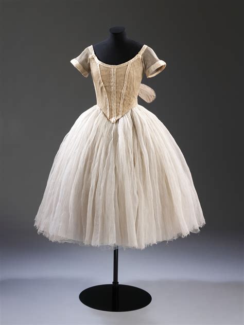 Costumes play key role in ‘Diaghilev and the Ballets Russes’ exhibition - The Washington Post