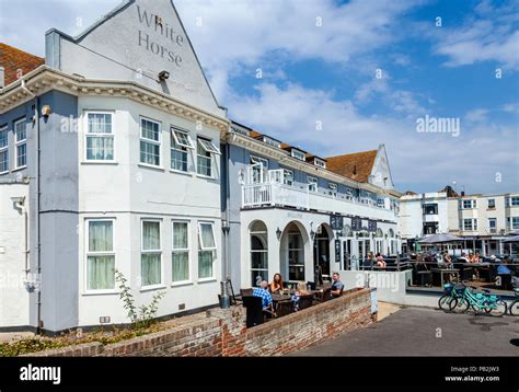 White horse hotel hi-res stock photography and images - Alamy