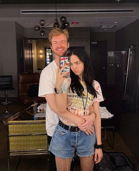 Is Billie Eilish' brother Finneas O'Connell dating? Who is his ...