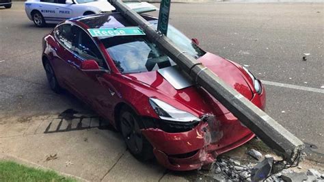 Watch Tesla Model 3 crash into a pole: Roof strength saves occupants