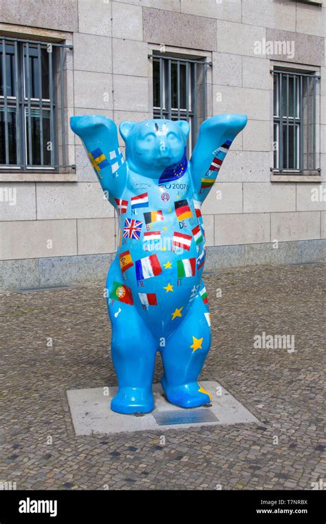 Berlin bear statue hi-res stock photography and images - Alamy