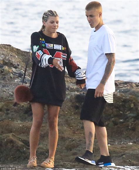 Justin Bieber holds hands with Sofia Richie during romantic afternoon ...