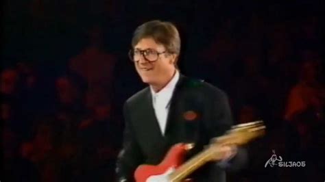 Hank Marvin - Apache (live) - YouTube