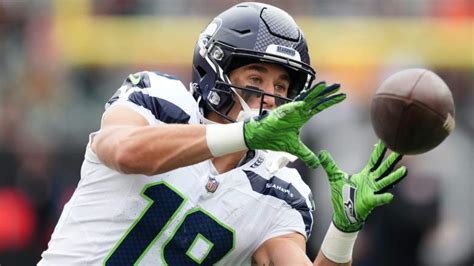 Seahawks WR Jake Bobo Outclasses Fellow Rookies in Week 6