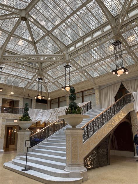 Inside Rookery Building, Chicago : r/ArchitecturePorn