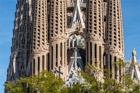 Ultimate Guide: The Best Gaudi Architecture in Barcelona