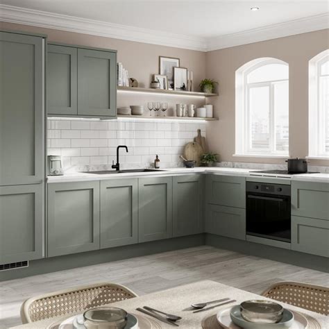 Chilcomb Reed Green Handleless Kitchen at Howdens. Contemporary ...