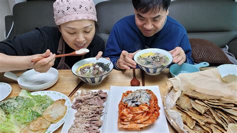 설날 기념 떡국, 굴보쌈 김치 먹방!! Korean Lunar New Year tteokguk Baechu-kimchi mukbang - YouTube