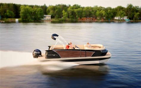 Larson Pontoon debuts luxury pontoon boat | Pontoon & Deck Boat Magazine