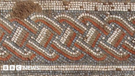 'Spectacular' Roman mosaics on display in Leicester - BBC News