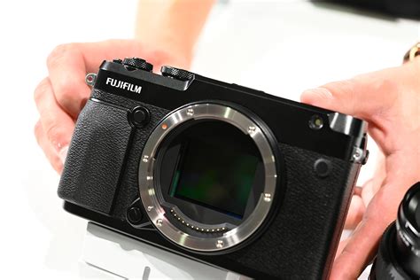 Fujifilm GFX 50R First Look Review | Trusted Reviews