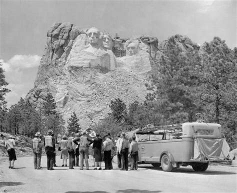 Looking Back at the Construction of Mount Rushmore :: Story ID: 31272 ...