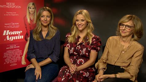 Home Again Interview: Reese Witherspoon Writer/Director Hallie Meyers ...