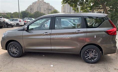 New Maruti Ertiga Gets Black Alloy Wheels, Deliveries Begins