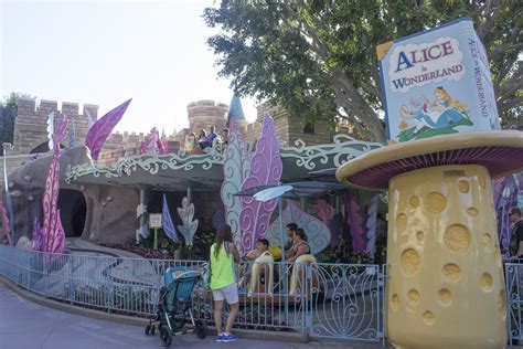 Disneyland Review: Alice in Wonderland