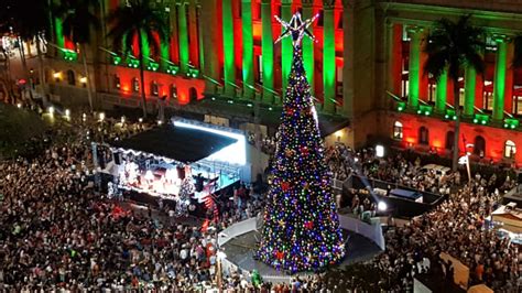 Brisbane Christmas tree lights up King George Square as big crowd gathers