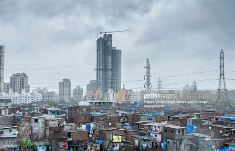 Mumbai Slums High-Res Stock Photo - Getty Images