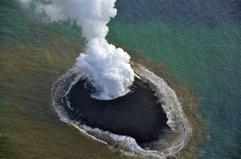 Stunning Pictures: Japan's New Volcanic Island | Science and nature ...