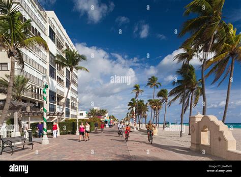 Hollywood beach boardwalk hi-res stock photography and images - Alamy