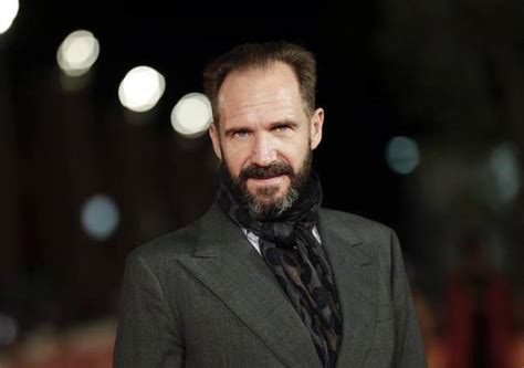 Ralph Fiennes Bio, Net Worth, Wife, Brothers and Family Facts ...