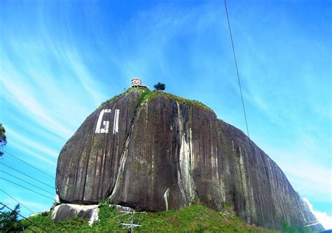 Historia y Teorías de la Piedra del Peñol - Guatapé - Solo Paisas