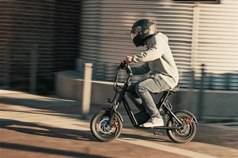 EMOVE Roadrunner Review: Our New Favorite Seated Scooter » Electric Scooter Guide