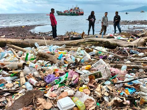 Ternate Darurat Sampah Plastik, Produsen Diminta Bertanggung Jawab - Mongabay.co.id