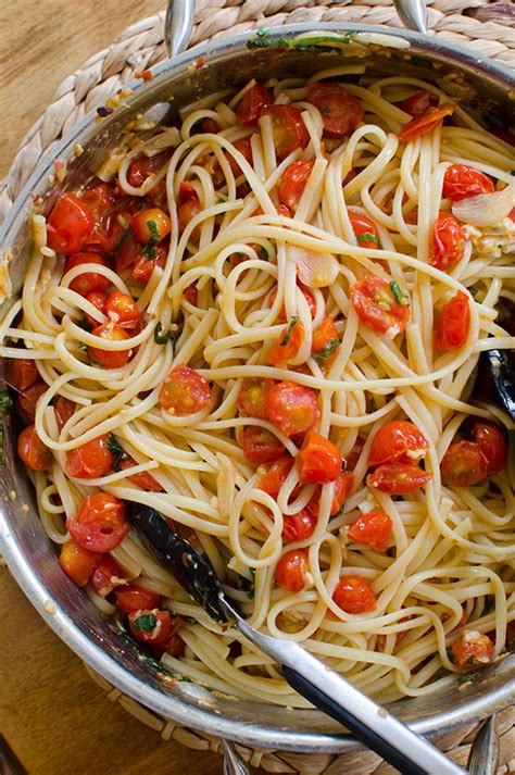 Pasta with cherry tomatoes and garlic — Living Lou