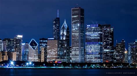 Blue Chicago | Chicago skyline, Chicago wallpaper, Chicago skyline pictures