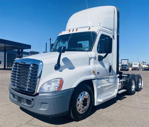 2019 FREIGHTLINER CASCADIA 126 - Vanguard Truck Centers