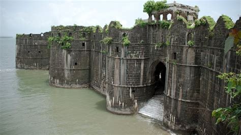 10 majestic forts of Shivaji Maharaj that you need to visit once in a lifetime!