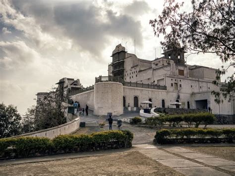 Explore the Beauty of Sajjangarh Palace in Udaipur, India