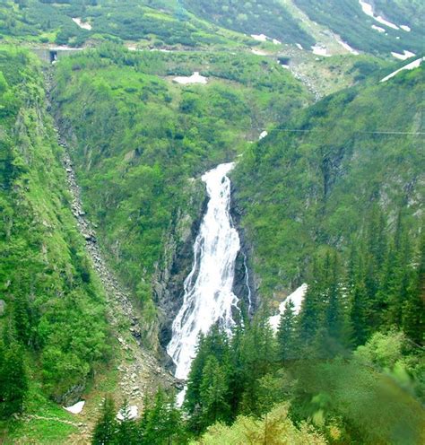 Cascada Balea. Situata in masivul Fagaras intre varfurile Moldoveanu si Negoiu… | Visit romania ...