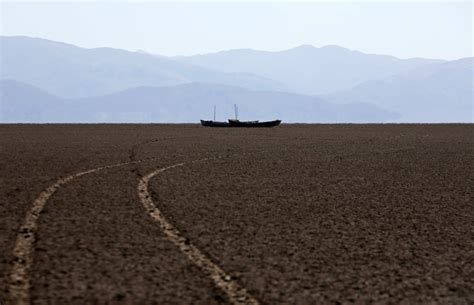 Lake Poopo, Bolivia's 2nd-largest lake, dries up | CBC News